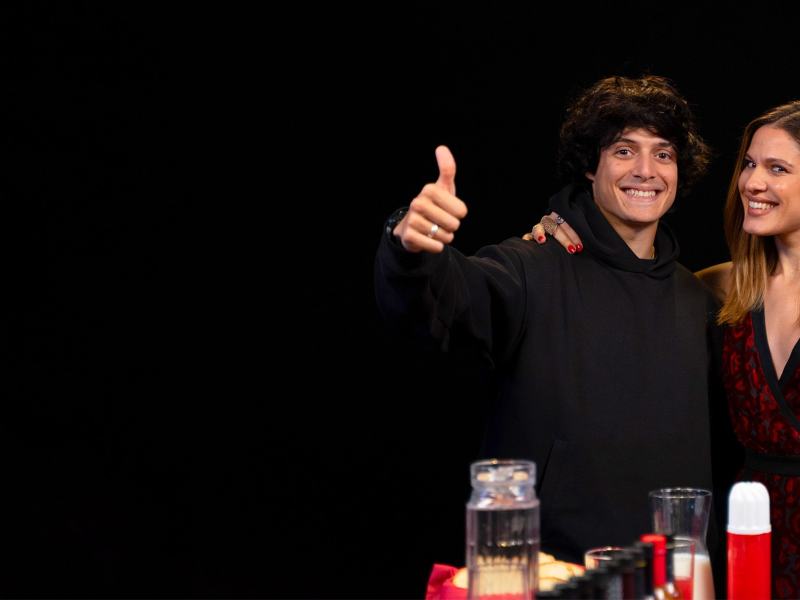 Hot Ones Italia 2 - Stag. 2 Ep. 6 - Giulia Vecchio intervista Luis Sal