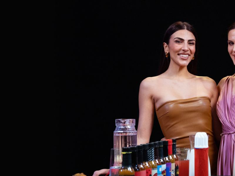Hot Ones Italia - Stag. 2 Ep. 1 - Giulia Vecchio intervista Giulia Salemi
