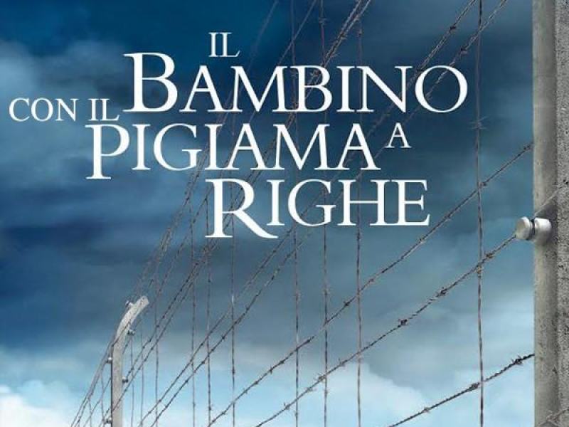 Il bambino con il pigiama a righe