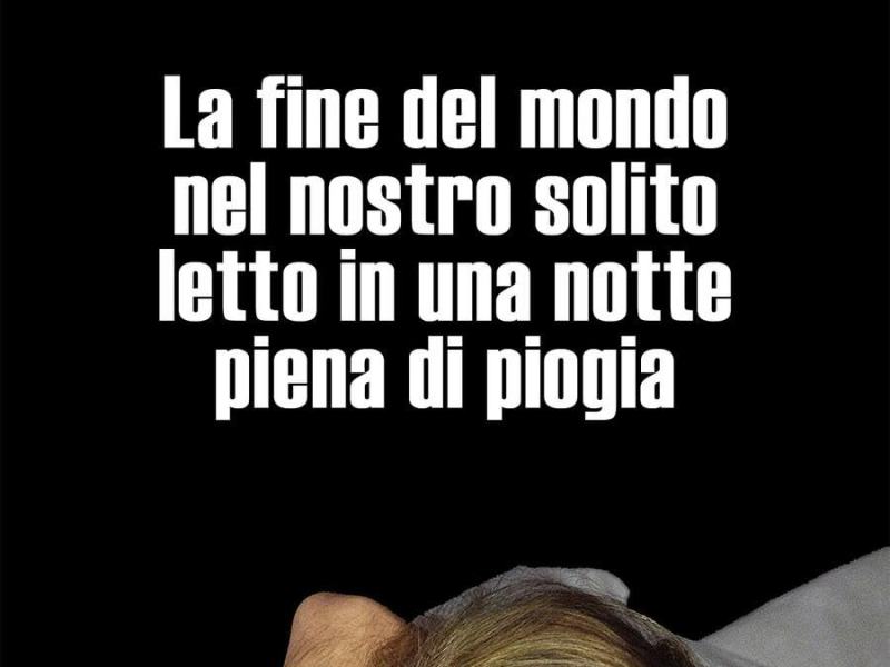 La fine del mondo nel nostro solito letto in una notte piena di pioggia