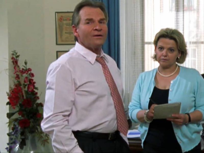 Un ciclone in convento 1 - Stag. 1 Ep. 2 - Sabbia nell'ingranaggio